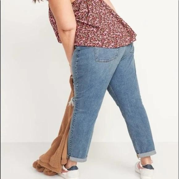 Old Navy Mid-Rise Boyfriend Straight Ripped Jeans for Women - Picture 5 of 8